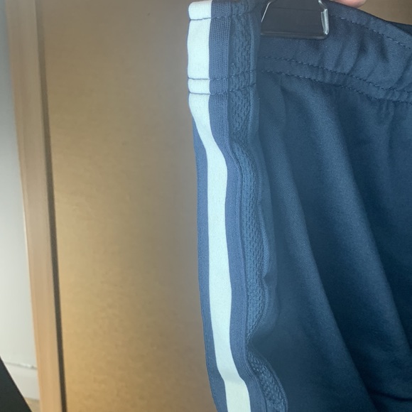 Large Black Nike Boys Athletic Shorts - Picture 5 of 5